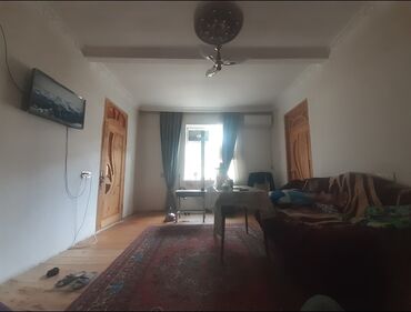 qaxda kirayə evlər 2023: 3 комнаты, 200 м², Нет кредита, Средний ремонт