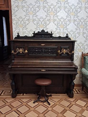 Antik üslubda dik pianino və uyğun oturacaq - Klassik, zərif lalafo.az -da Antik üslubda dik pianino və uyğun oturacaq - Klassik, zərif