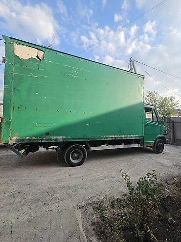jac motors: Грузовой фургон Mercedes-Benz (серия T1/410D), зелёный. - Тип кузова — 3