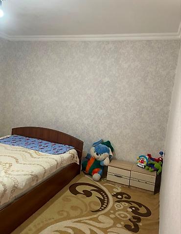 maşınla ev barter: 2 otaqlı həyət evi - Plan: 2 yataq otağı, içdən girişli dəhliz; — 3