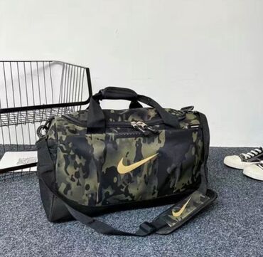 чехол для airpods про: ПРОДАЮ НОВУЮ ОЧЕНЬ КАЧЕСТВЕННУЮ И СТИЛЬНУЮ СУМКУ,ПОДОЙДЕТ КАК ДЛЯ