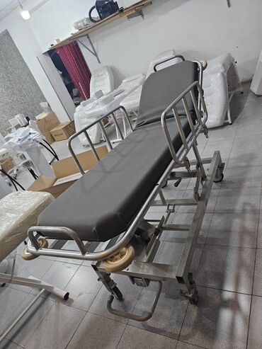 Salon, tibbi mebel dəsti: Xəstə üçün xərək. təkərli ariginal avadanliqdır. xarici istehsal