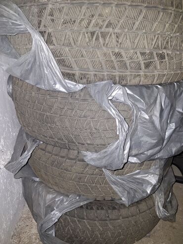 шины на тягач: Комплект зимних шин (4 шт.) - Тип: зимние, фрикционные (липучка), без