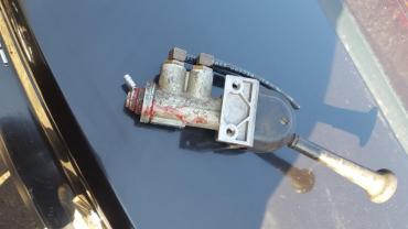 ремонт ходовой часть: Mercedes 609 814 ручной тормоз ручник кран ручника