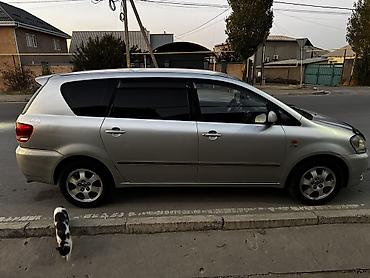 terrano 2: Toyota Avensis Verso: 2002 г., 2 л, Механика, Дизель, Минивэн — 4