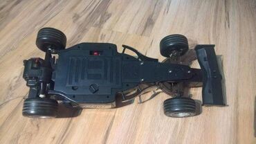 Igračke: 1. Formula 1 nema daljinski Crno Siva 44 x 18 cm 2. Formula crvena — 5