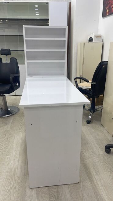 Sifarişlə mebel: Manikür üçün masa, Güzgüsüz