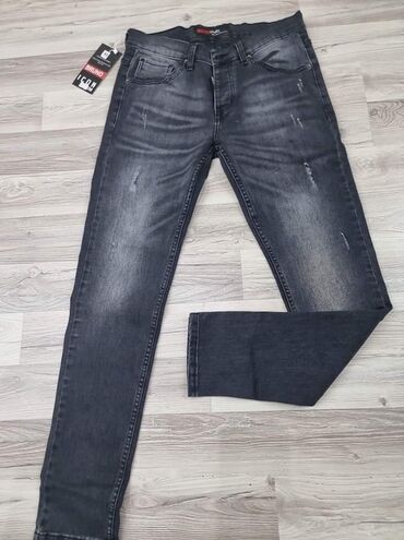 Farmerke: Cena 3100 dinara Brojevi 31 32 33 34 36 38 40 Mogućnost zamene — 9
