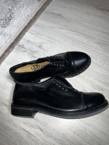 туфли оксфорды: Продаю новые ботинки кожа (Италия) 
Размер 35