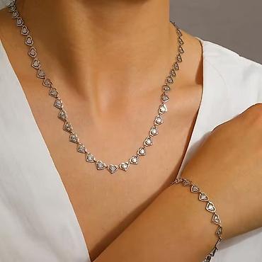 Setovi nakita: Ogrlica + narukvica
Cena:1400din — 7