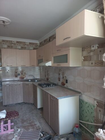Çarpayılar: Mətbəx mebeli satılır 200₼. Yaxşı vəziyyətdədir. Üzərində moyka və