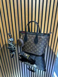 Putni koferi i torbe: Torbe
Cena:4400 din

Veličina:30x20cm
Svaka torba ima serijski broj — 10