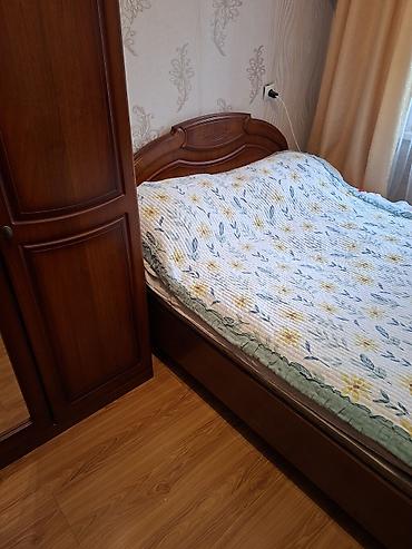 Спальный гарнитур в классическом стиле, цвет тёплый орех. Состав: -