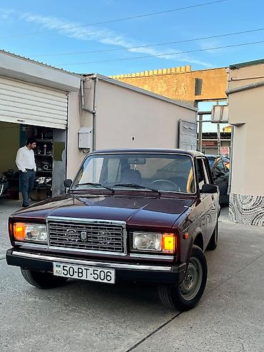2107 panel: VAZ 2107 sedan – klassik “Jiquli”. Rəng: tünd albalı (bordo). Kuzov — 3