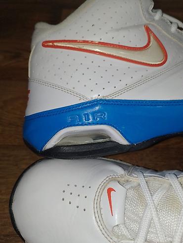 Patike: Nike košarkaške patike – beli gornjište sa plavo‑crnim đonom i — 13