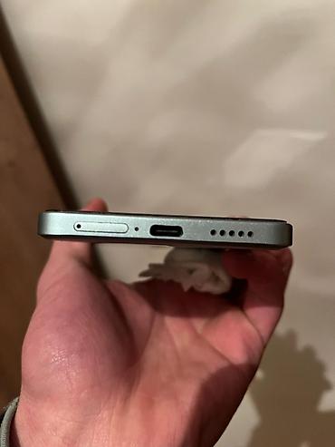 Məhsul: Smartfon (USB‑C girişli, ikili alt hoparlör qəfəsi, yuxarı və