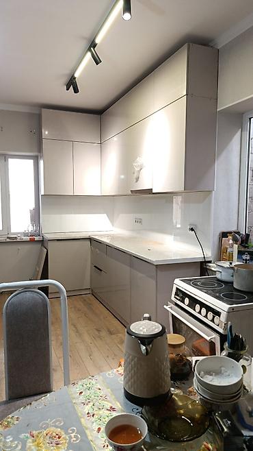 Кухонные гарнитуры: Угловой кухонный гарнитур в современном минималистичном стиле - — 2