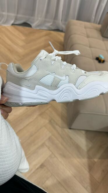 обувь женская большие размеры: Кроссовки, 36.5, Nike, Б/у, цвет - Белый, Самовывоз, Платная доставка