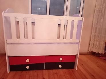 Beşiklər: Uşaq beşiyi – saxlama çekmecələri ilə - Material: ağ laminat/taxta — 1