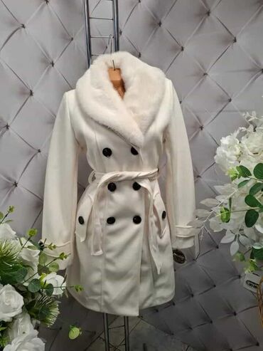 Kaputi: Ženski kaput sa krznenim reverom - Model: elegantan kaput srednje — 1