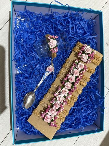 Xonçalar: Xonça və nişan dəsti - Zərif dekorlu xonça: güllü kompozisiya, muncuq — 4