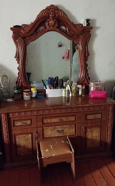 Digər mebel: Yataq desti ve divan kreslo hamisi bir yerde satilir.Qiymetde — 2
