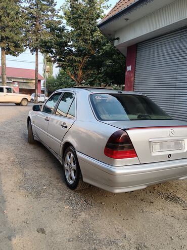 mercedes qiyməti: Mercedes-Benz 220: 2.2 l | 1995 il Sedan