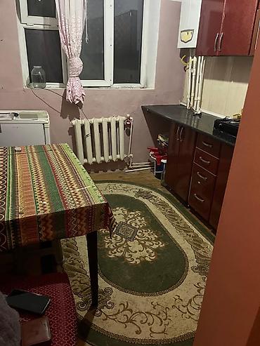 bakı kiraye: 230azn həyət evidir.2 mərtəbəli evin 1 ci mərtəbəsi.Hərşeyi evin — 4