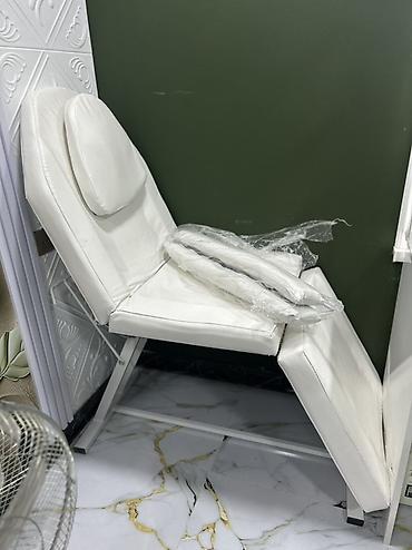 salon kıreslosu: Ağ rəngli kosmetoloji/massaj kreslosu - Başlıq, arxa və ayaq — 1