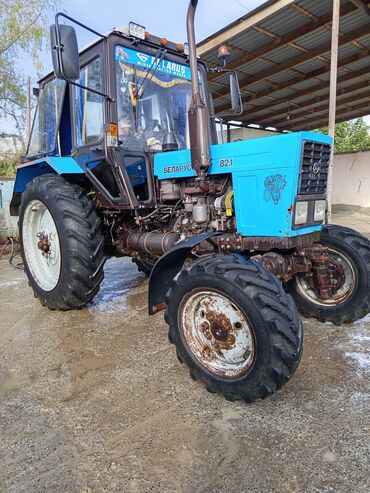 Traktorlar: Belarus 82.1 traktor - 4x4 (ön aparıcı) təkər formulu - Kabinli — 6