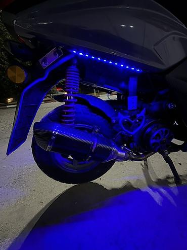 led свет: Скутер с ярким тюнингом и световым оформлением - Тип: бензиновый — 5