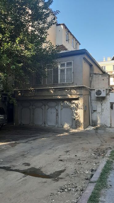 Digər kommersiya daşınmaz əmlakı: Obyekt: 2 mərtəbəli qeyri-yaşayış tikilisi və qapalı qaraj bloku
