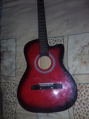 Gitaralar: Qırmızı-siyah rəngli akustik gitara Краснвя классическая гитара струны — 2