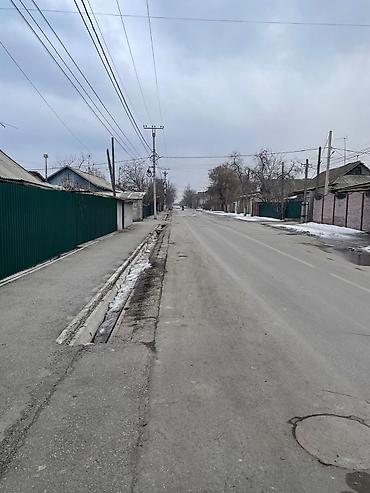 дом оше: Срочно продается полдома в тихом районе Пишпек — 1