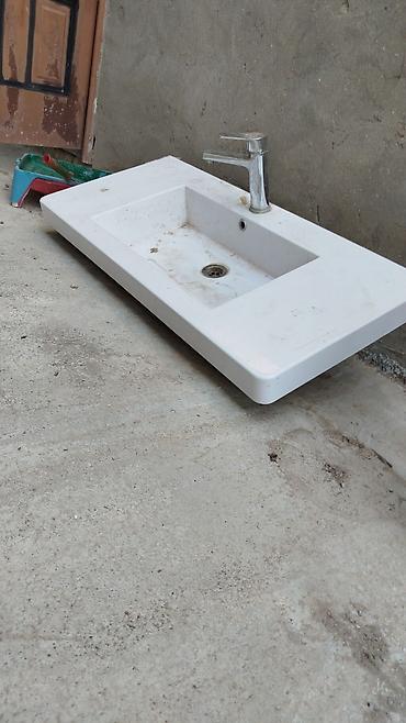 80 kub: Ağ rəngli hamam üçün asma tipli piyedestal-lavabo dəsti — 3