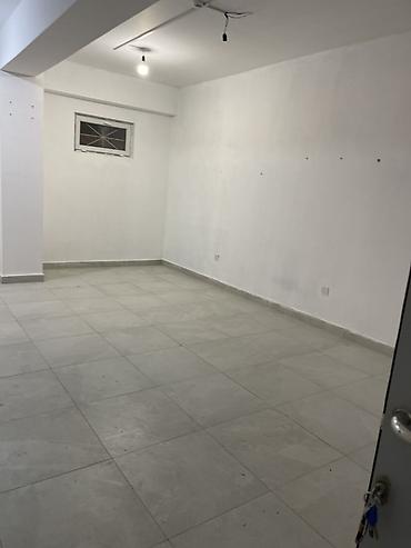 Kommersiya daşınmaz əmlakı: Gözəllik və dırnaq studiyası üçün hazır kommersiya sahəsi - Girişdə — 2