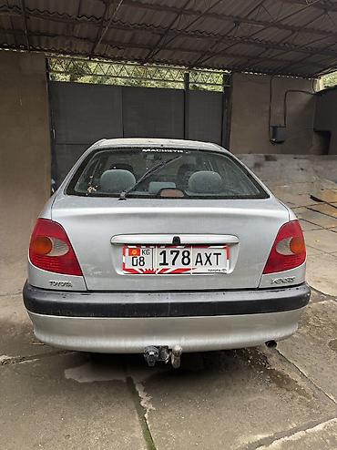 Toyota: Toyota Avensis: 2000 г., 1.8 л, Кол менен иштөөчү, Бензин, Лифтбек — 3