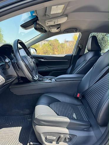 Продажа авто: Toyota Camry: 2022 г., 2.5 л, Автомат, Гибрид, Седан — 4