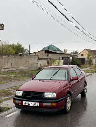 бишкек афто базар: Volkswagen Vento: 1992 г., 1.8 л, Механика, Бензин, Седан