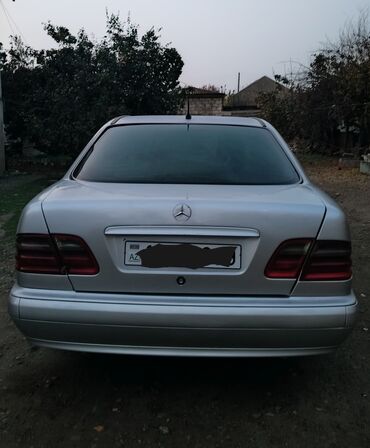 Mercedes-Benz: Mercedes-Benz E 220: 2.2 l | 2001 il Sedan — 1