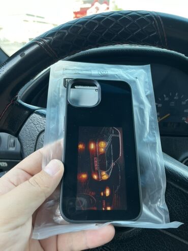 bilindir: İphone 13/14 uygundur,arxa hisseye istediyiniz sekli yukleye bilirsiz