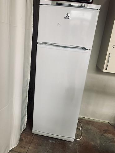 mətbəx tərəzi: Indesit ikiqapılı soyuducu - Marka/model: Indesit - Rəng: ağ - Qapı — 1