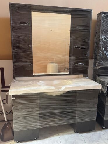 купить кухонную мебель бу: С зеркалом