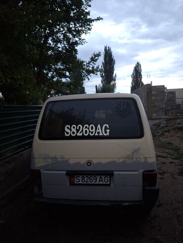срочно срочно продам машину: Volkswagen Transporter: 1993 г., 2.5 л, Механика, Бензин, Van