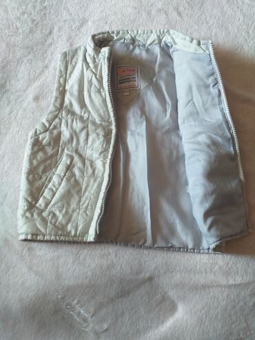 Верхняя одежда: ЖИЛЕТКИ на девочку Хорошего качества ЖИЛЕТКА с капюшоном .НОВАЯ — 13