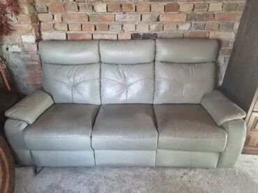 Sofe i kaučevi: Odlican kozni trosed ima napajanje strujom i svoj adapter za sklapanje na lalafo.rs — 14 Sofe i kaučevi: Odlican kozni trosed ima napajanje strujom i svoj adapter za sklapanje — 14