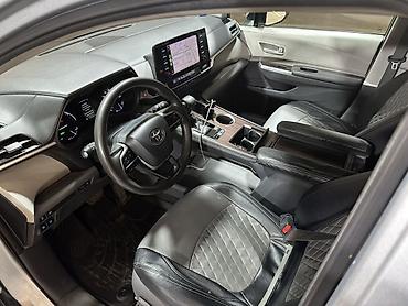 voxy noah: Toyota Sienna: 2021 г., 2.5 л, Вариатор, Гибрид, Минивэн — 10