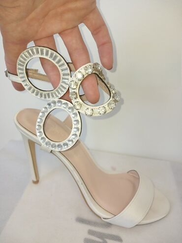 elegantne cipele stikla: Sandale