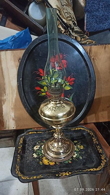 qedimi piano: Antik üslubda kerosin lampası (şüşə baca ilə) - Material: metal gövdə — 1