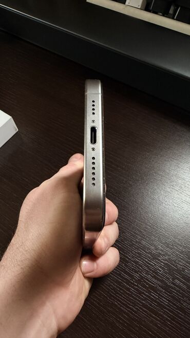 Apple iPhone: IPhone 15 Pro Max, Б/у, 256 ГБ, Natural Titanium, Защитное стекло, Чехол, Кабель, 88 % — 3